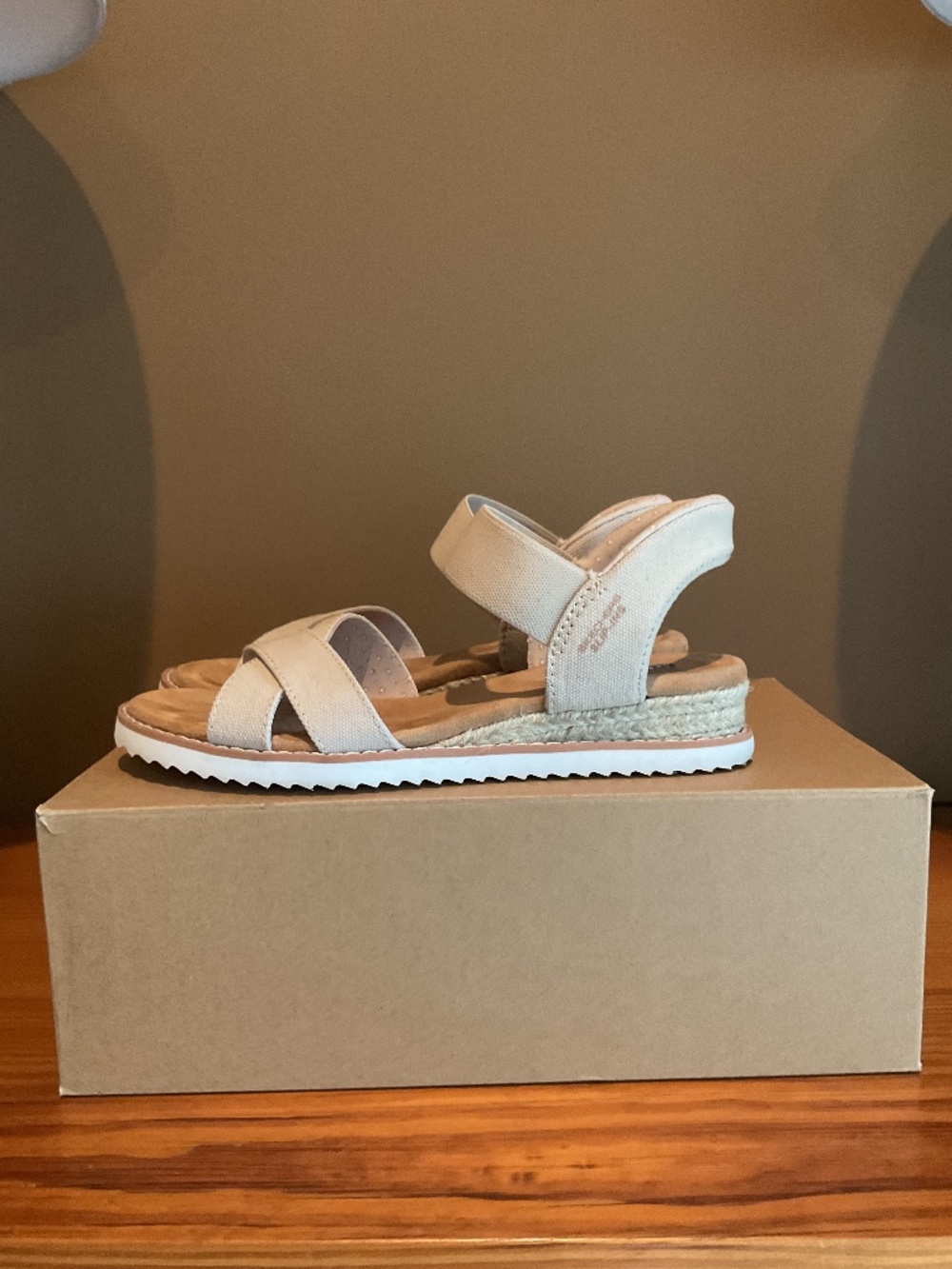 Skechers Hands Free Slip-Ins® BOBS Desert Kiss Golden Lily Wedge Sandal sz 7